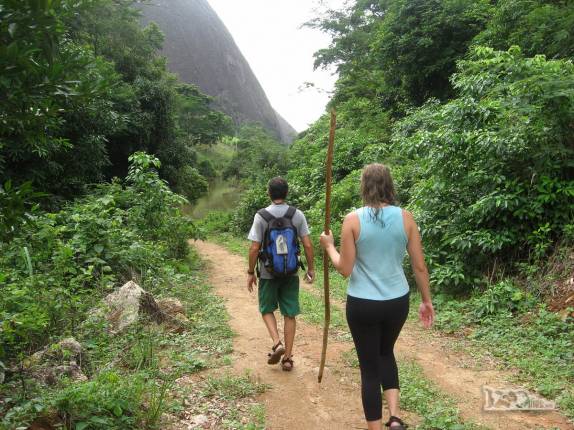Caminhando e explorando a belíssima região de Pancas, nos Pontões Capixabas, noroeste do Espírito Santo (foto de Dez/2008)